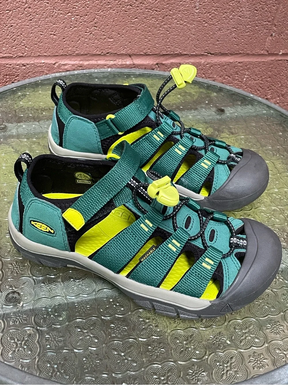 Keen Newport H2 Sandals Size 4 Big Kids